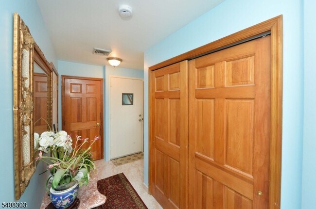 Building Photo - 121 Frederick Ave