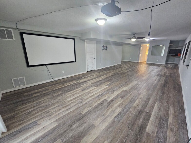 Building Photo - 1350 Alveston St