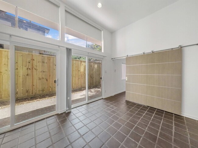 Building Photo - 3407 Roseland St