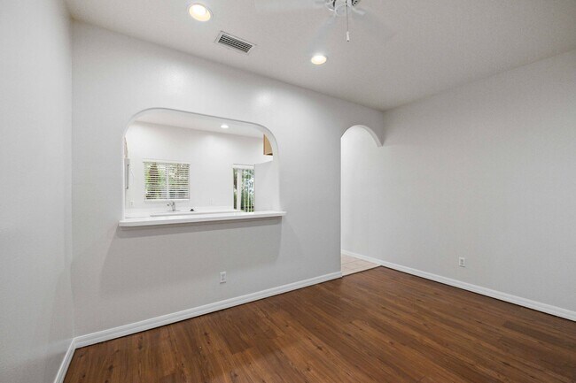 Building Photo - Delightful 2BR, Den /2.5BA Townhouse (Townhomes at Lighthouse Cove)