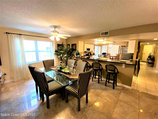 Building Photo - 603 Shorewood Dr