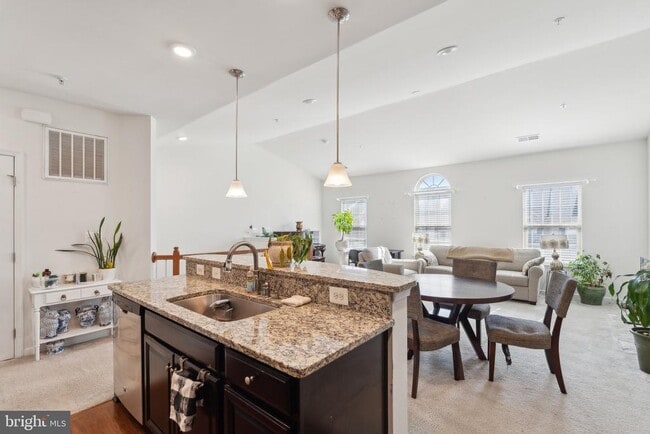 Building Photo - 42116 Piebald Square