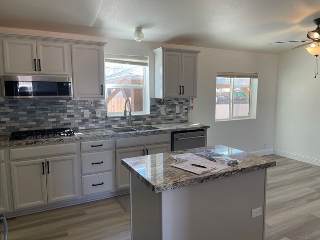 Building Photo - Beautifully updated Mobile Home in Carson City