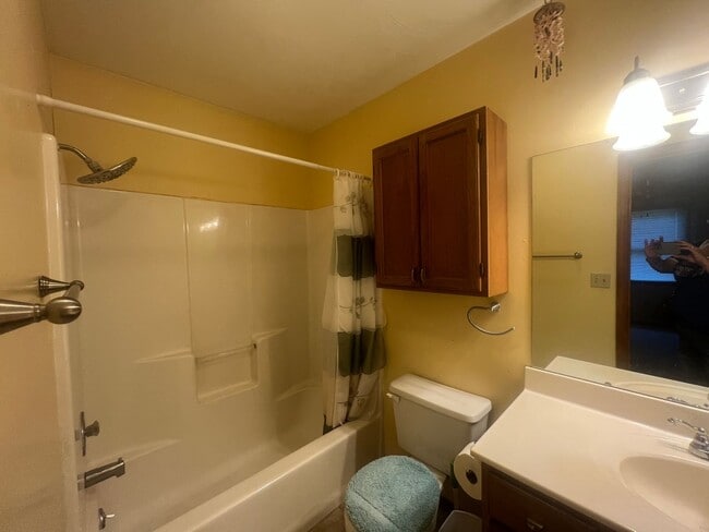 Building Photo - 6327 Brent Dr