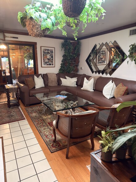 Building Photo - 301 Broadway