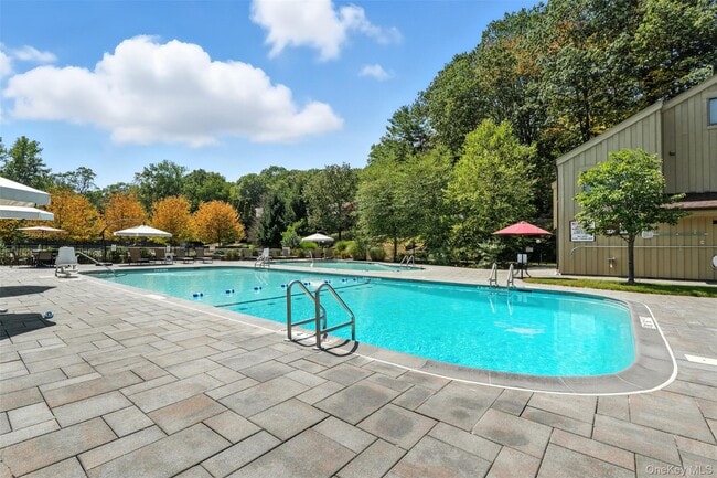 Building Photo - 157 Stonemeadow Dr