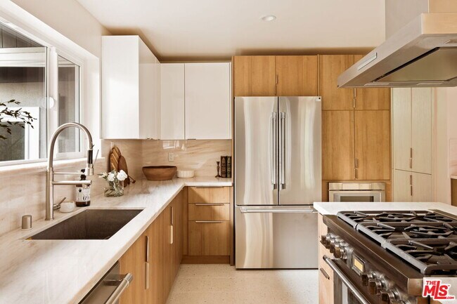 Building Photo - 2701 Jalmia Dr