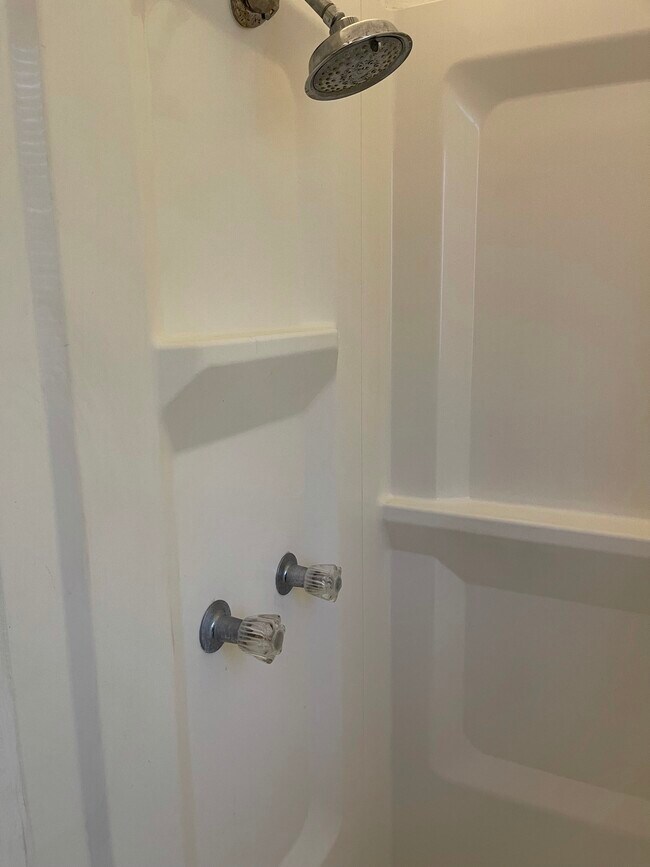 Building Photo - 413 Glen Ave