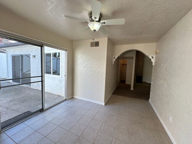 Building Photo - 312 N Riverside Dr