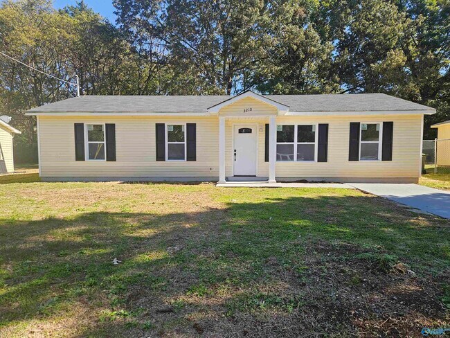 Primary Photo - 3210 Delia Ln NW