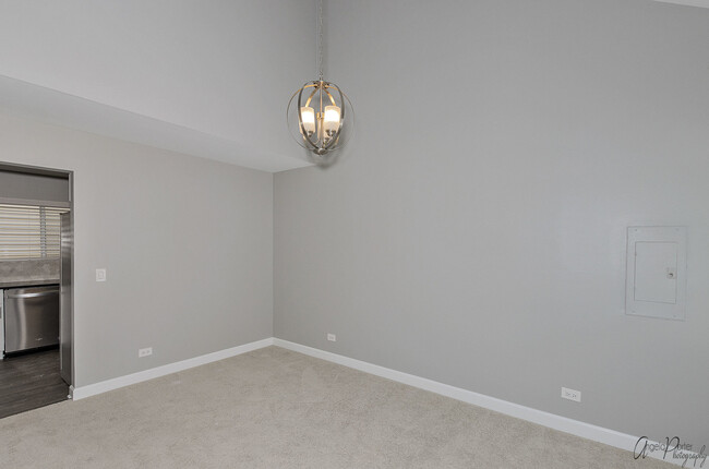 Building Photo - 511 Le Parc Cir