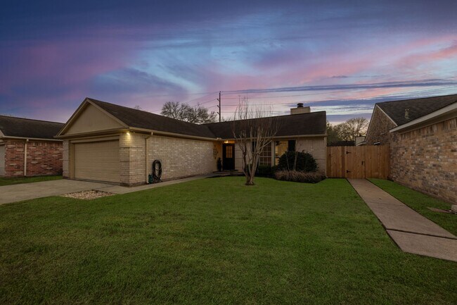Building Photo - 3932 Frontier Dr