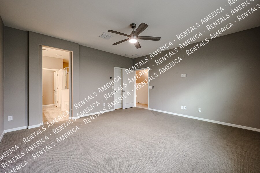 Building Photo - 4212 E Erie St