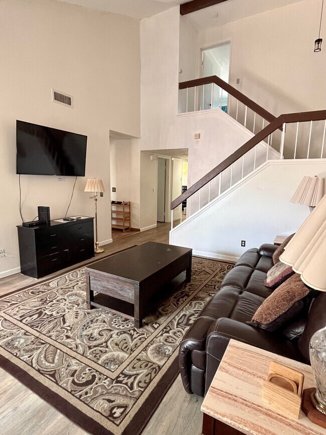 Building Photo - 7063 Deerhurst Ct