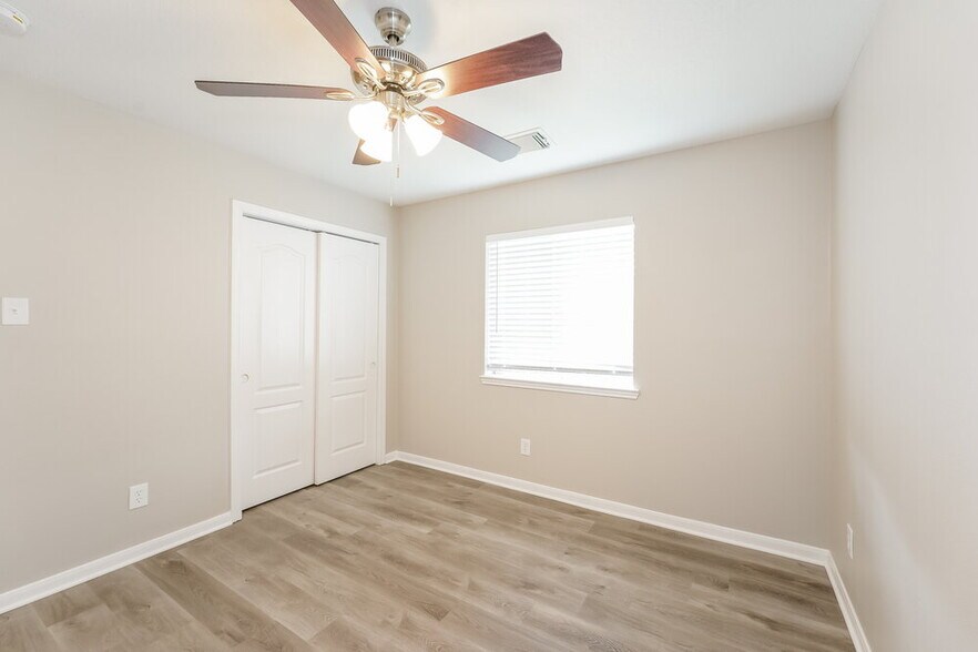 Building Photo - 5103 Santrey Dr