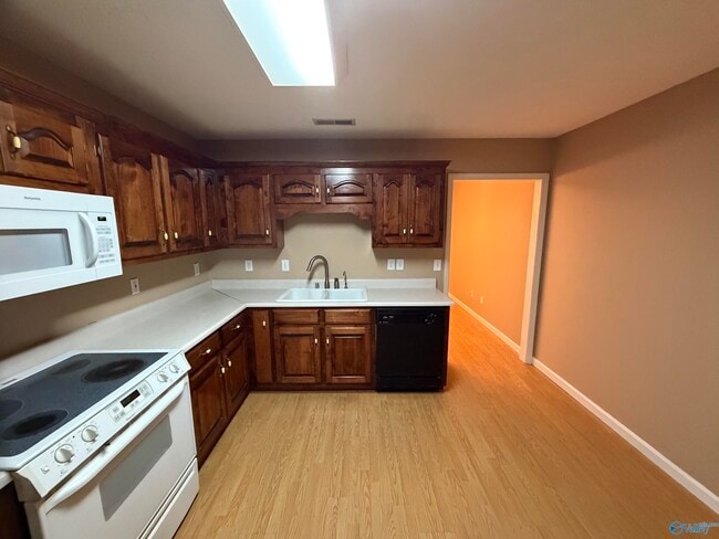 Building Photo - 1524 Forestview Dr SW