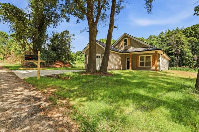 Building Photo - 209 Poplar Ln