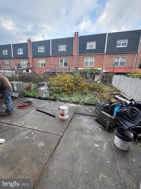 Building Photo - 441 W Shunk St