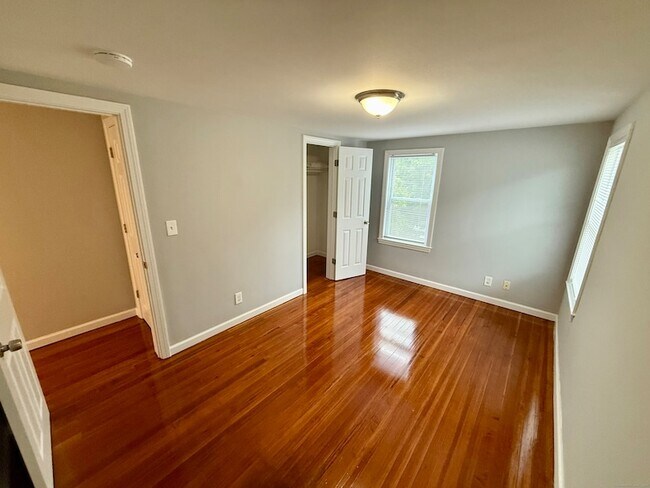 Building Photo - 16 1/2 W Main Street Unit