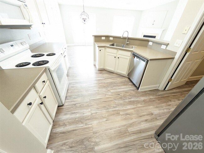 Building Photo - 141 Golden Valley Dr