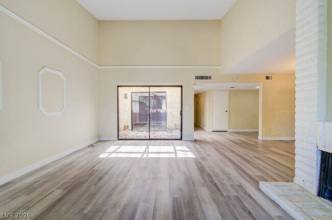 Building Photo - 2574 Pera Cir