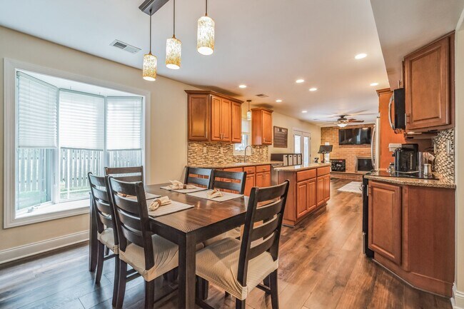Building Photo - 5 Bedroom 2.5 Bath Single Home in Lafayette Hill, PA!