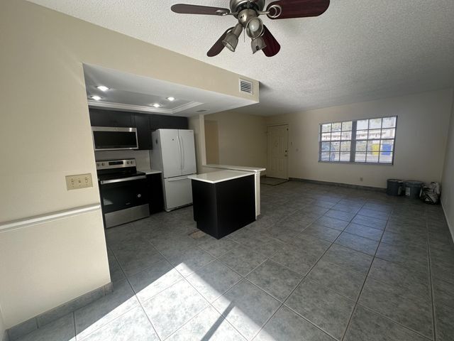 Building Photo - 4247 Oak Terrace Dr