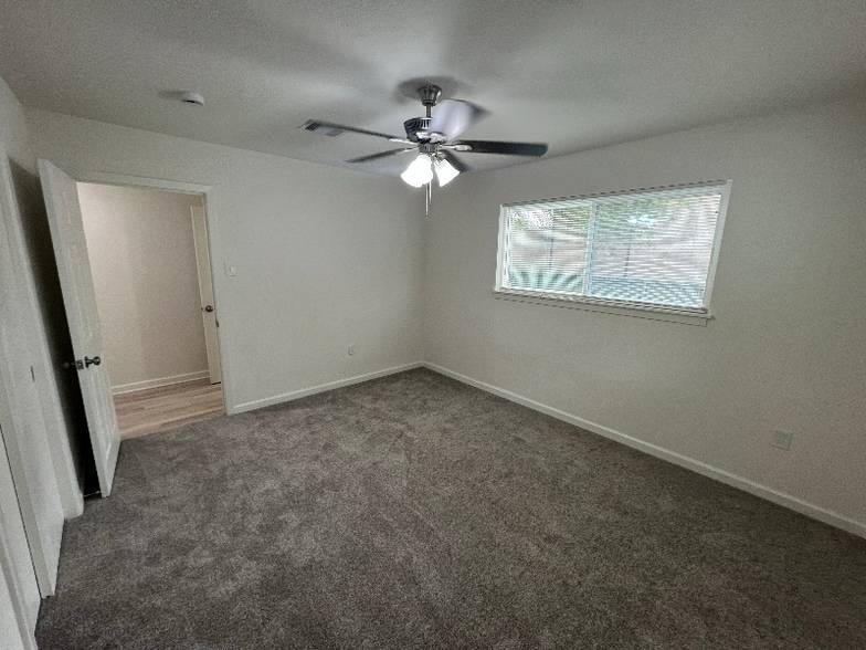 Building Photo - 1 10th Ave N