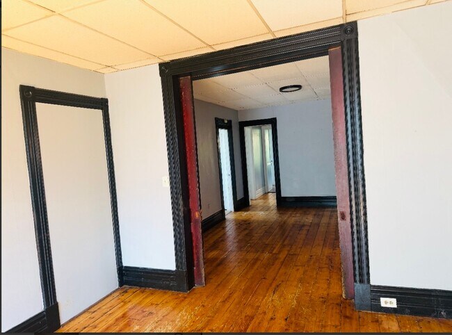 Building Photo - 3275 6th Ave