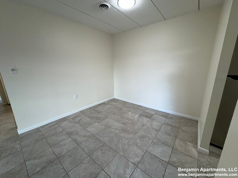 Building Photo - 51 Hill Rd