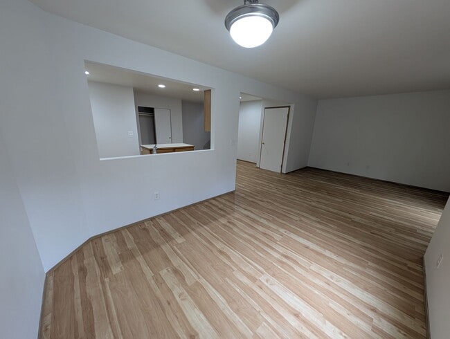 Building Photo - Large Duplex on Quiet Dead-End Street with 2-Car Garage, Washer & Dryer Provided