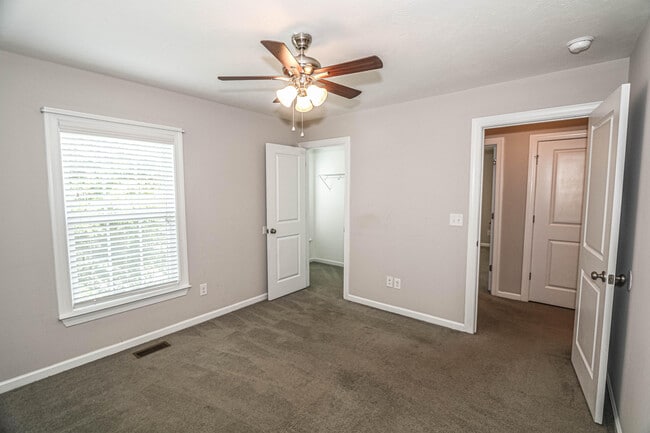 Building Photo - 987 Glenhaven Dr