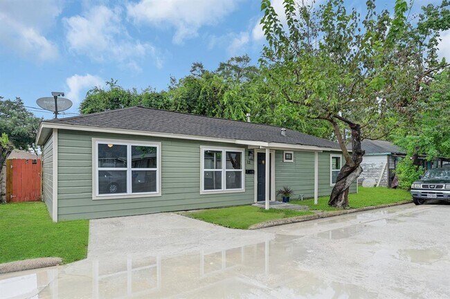 Building Photo - 1925 Ojeman Rd