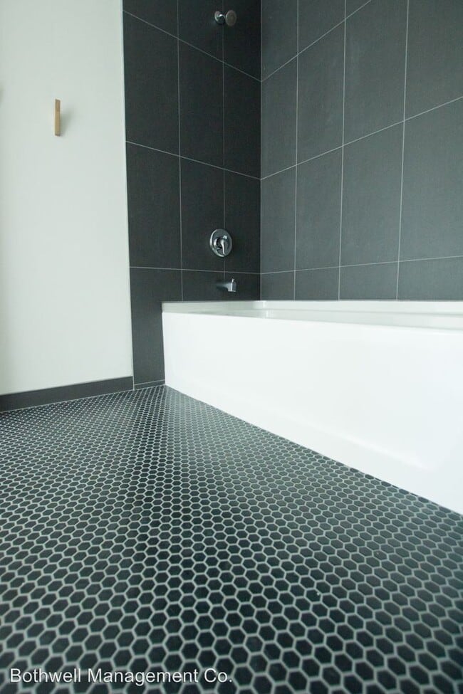 Building Photo - 2535 Brant St