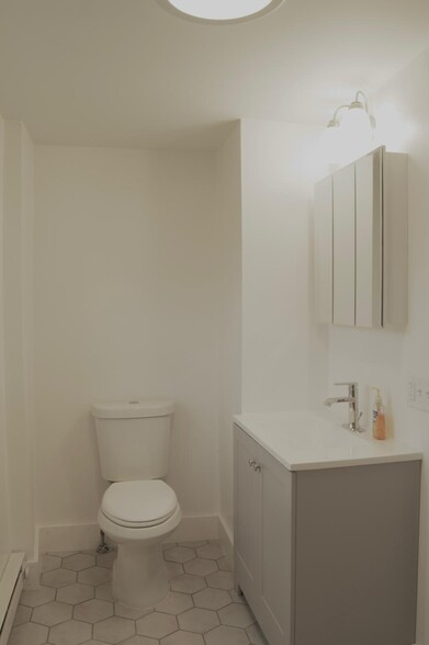 Bathroom - 105 Clarendon St