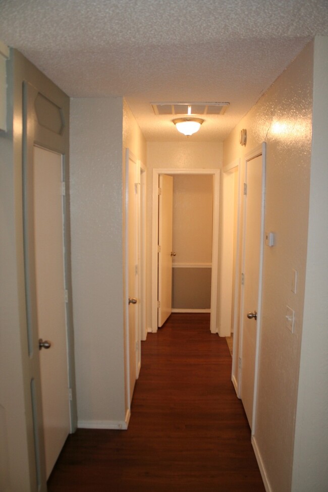 Building Photo - Massive 3 bedroom duplex with living room ...
