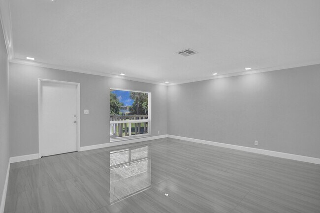 Building Photo - 2755 NE 28th Ave