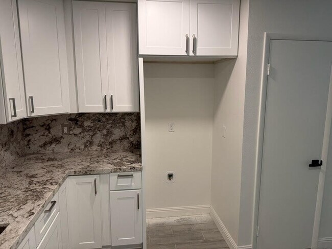 Building Photo - 51345 Avenida Velasco