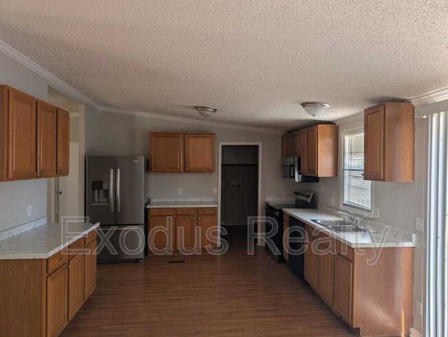 Building Photo - 10 Forest Manor Dr