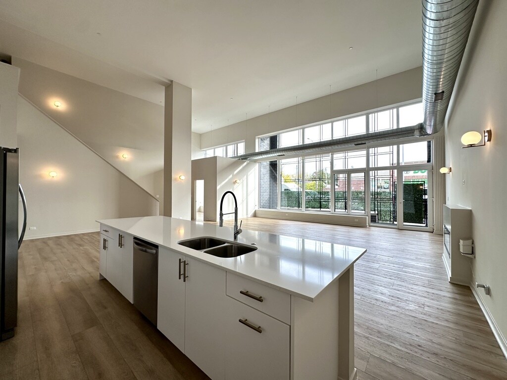 Building Photo - 3207 N Narragansett Ave