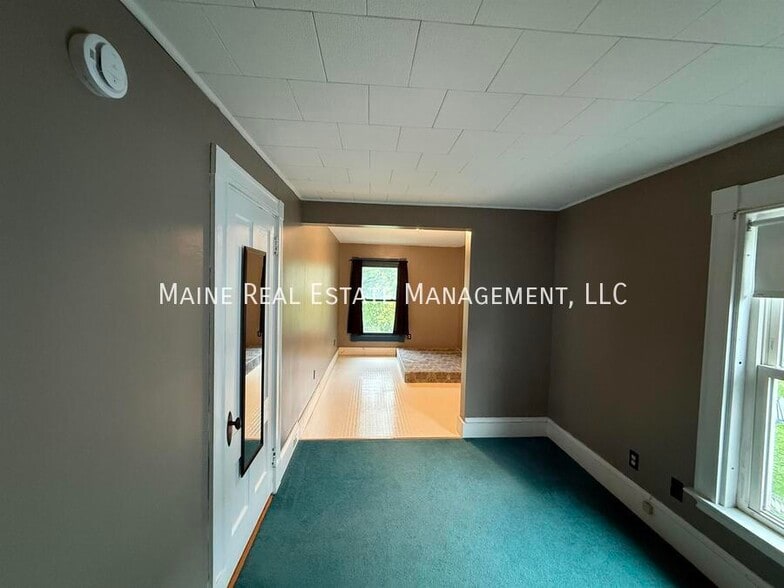 Building Photo - 188 Elm St
