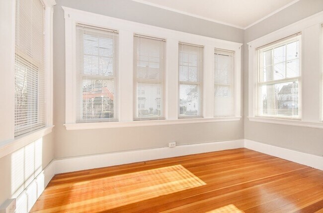 Building Photo - 28 Bunton St
