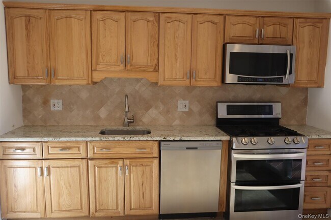 Building Photo - 55 Oakland Ave