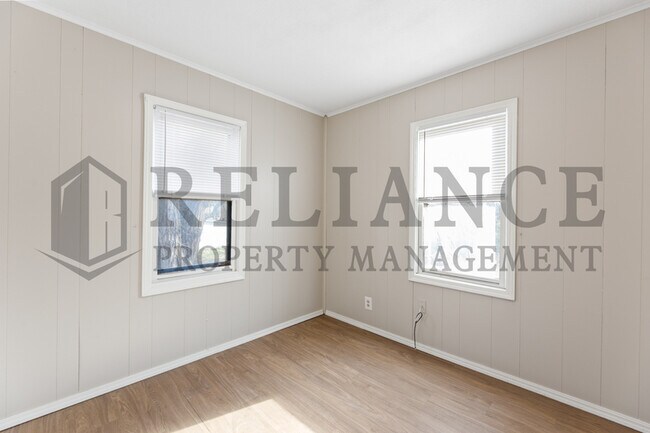 Building Photo - 224 Grover Ave