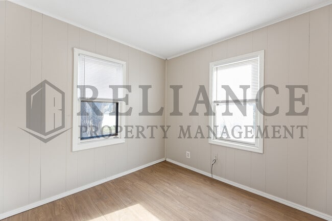 Building Photo - 421 Grover Ave