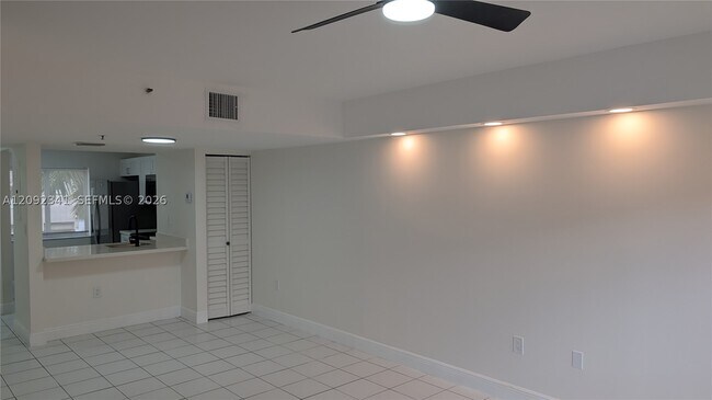 Building Photo - 208 Riviera Cir
