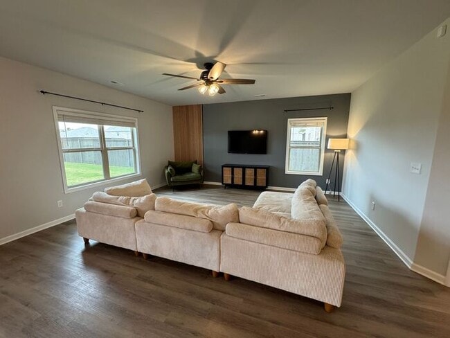 Building Photo - Extra Square footage, Mountain Views