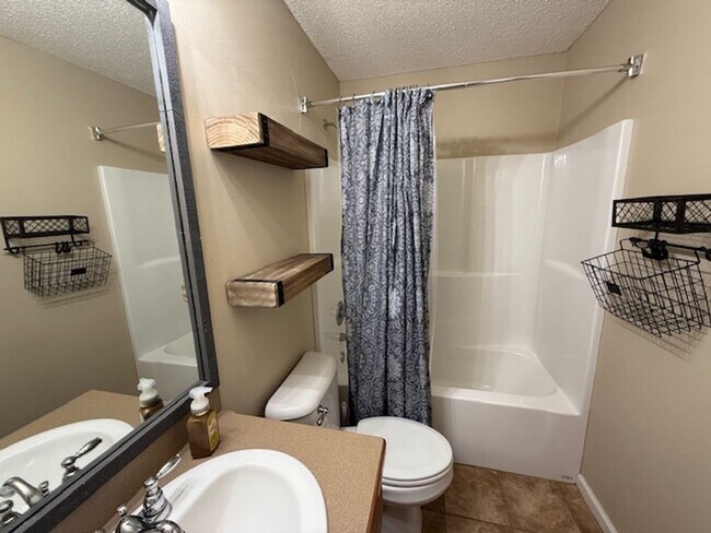 Building Photo - Home for Rent in Benton