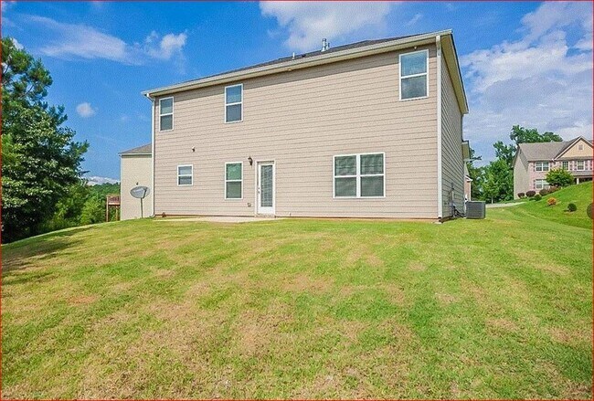 Building Photo - 2508 Fallenleaf Ct NE
