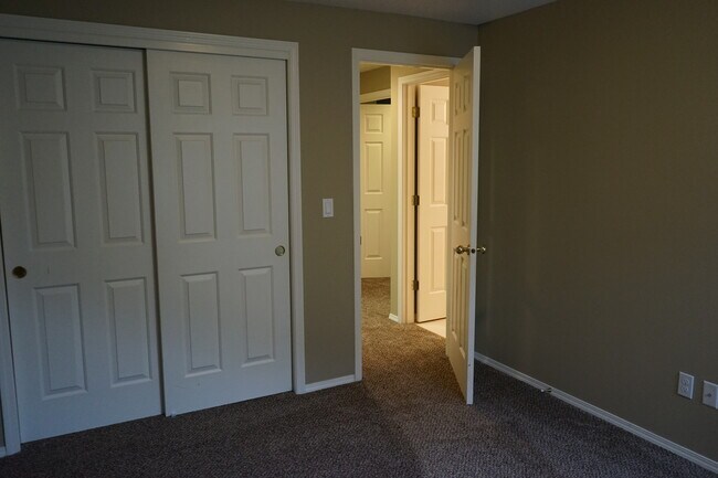 Building Photo - 9404 NE 26th Ct